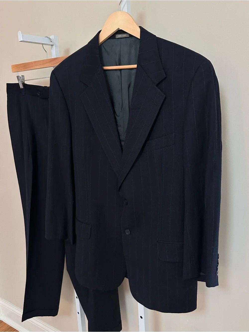 Calvin Klein Vintage Navy Pinstripe Wool Suit 42R 32x28 Two Button Business